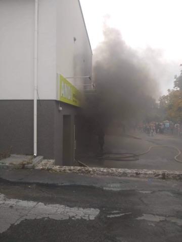 У Хмільнику загорівся магазин (Фото)