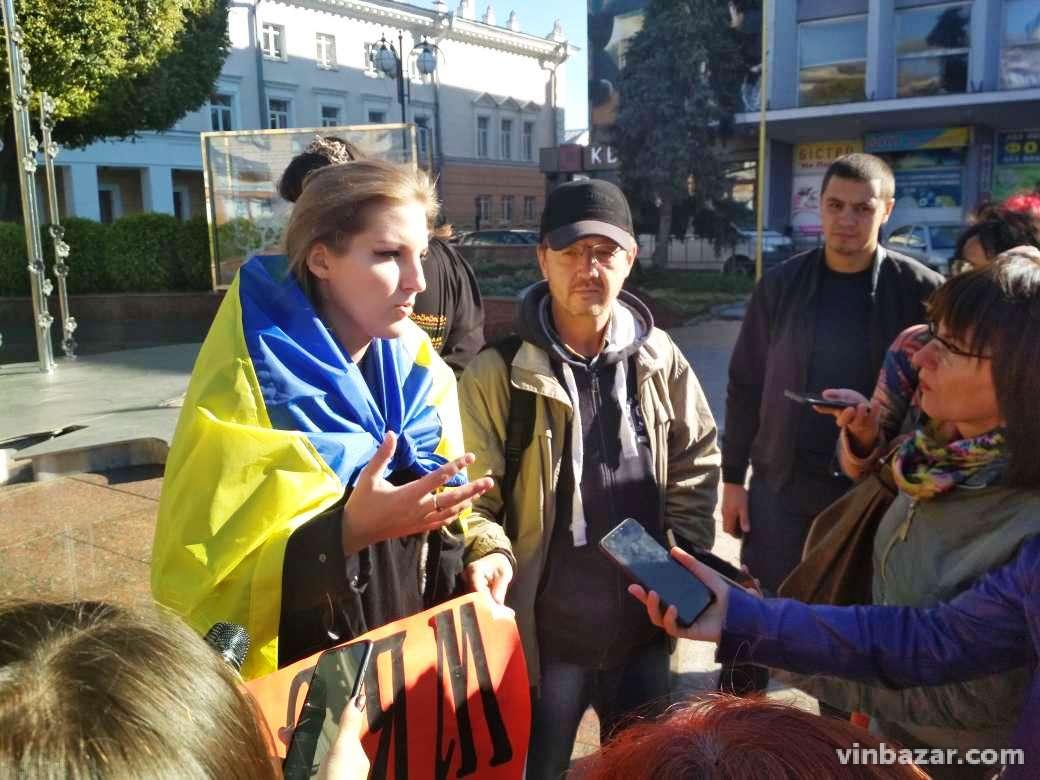 У Вінниці люди вийшли на акцію протесту проти підписання “формули Штайнмаєра” (Фото)