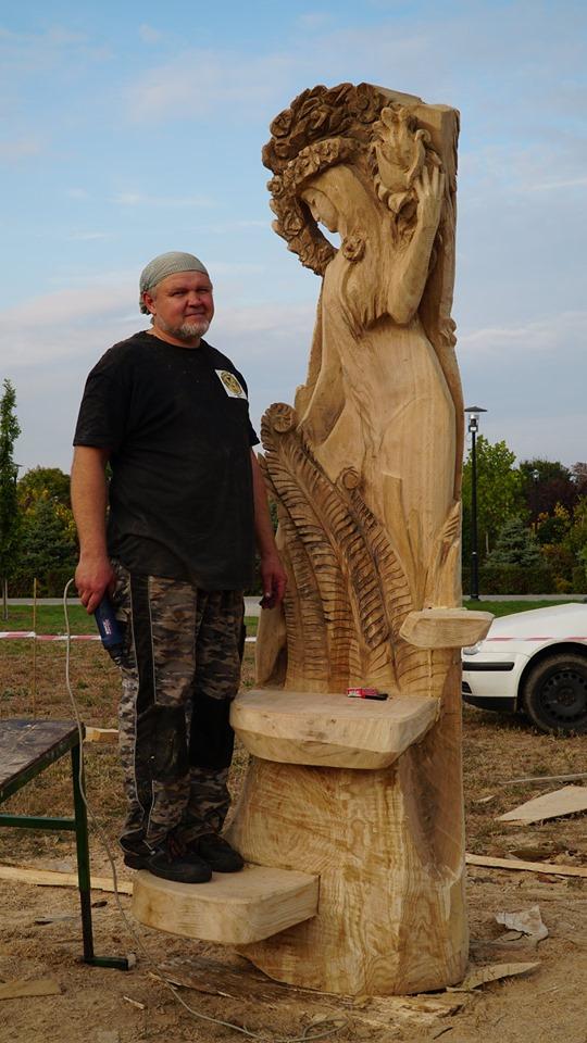 На фестивалі у Ладижині майстри вирізали скульптури з дерева (Фото)
