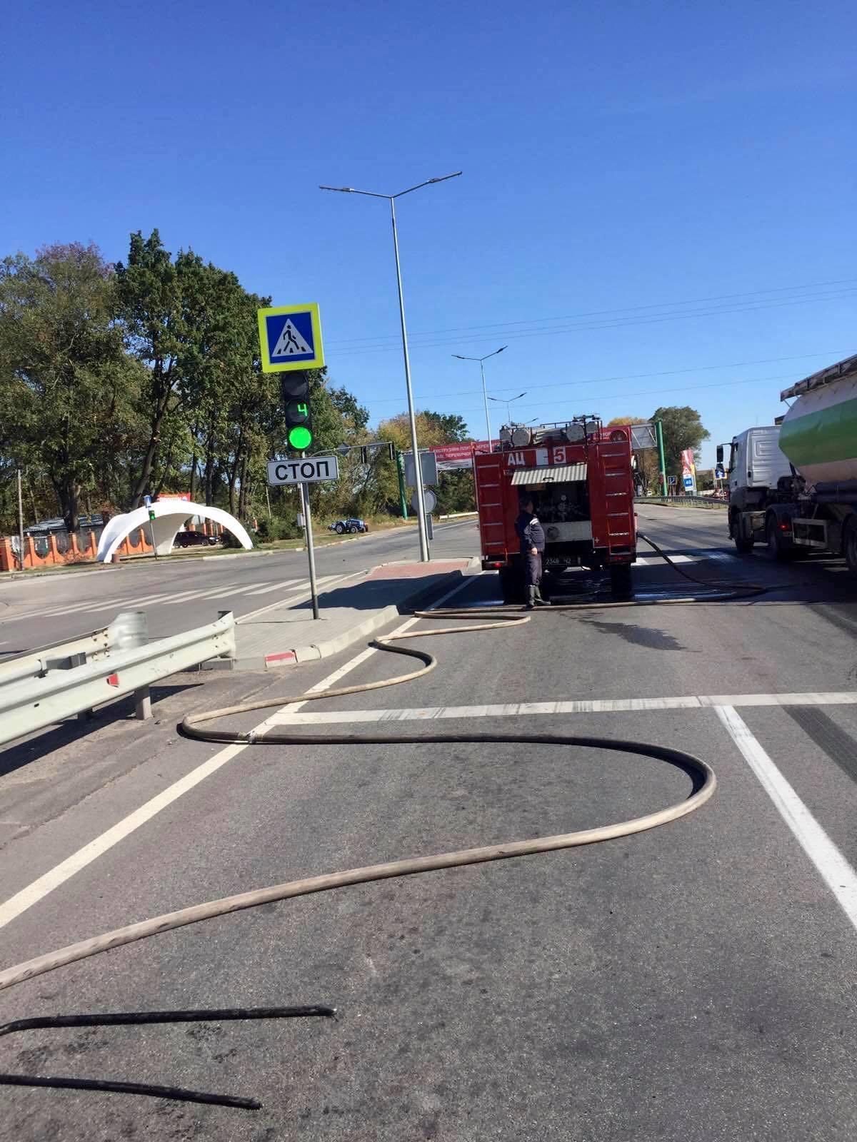 На Немирівському шосе загорівся легковий автомобіль (Фото)